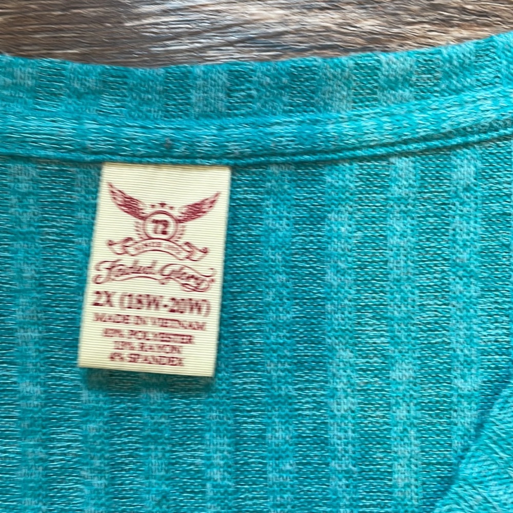 Shirt - Picture 2 of 3